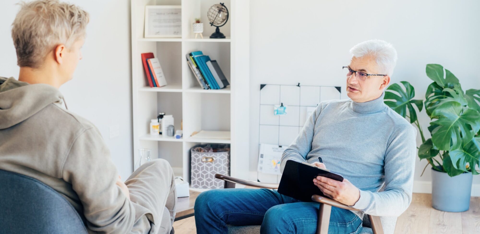 professional psychotherapy male psychologist havin 5h57zea